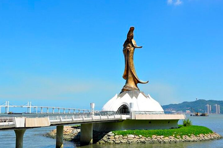 Kun-Iam-Statue